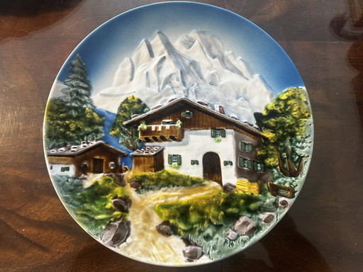 Assiette vintage Decorative Barbotine Montagne / Chalet - West Germany - D 30 cm