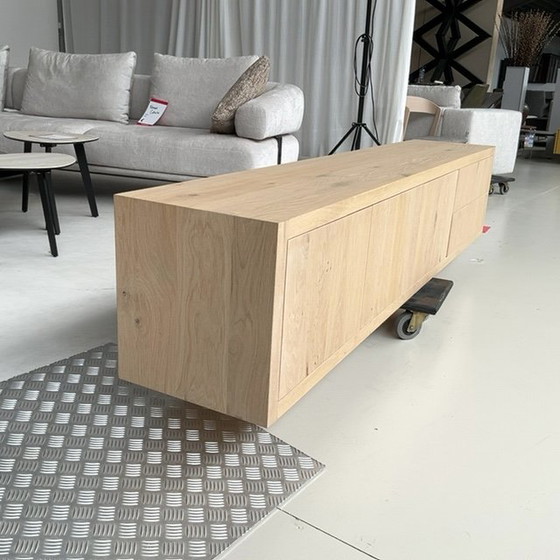 Image 1 of Mobile TV Vista di Vermeer Furniture