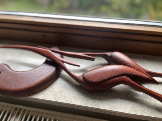 Image 1 of Deens design uit het midden van de 20e eeuw – Teakhouten kraanvogels, sculpturen van 72 en 46 cm