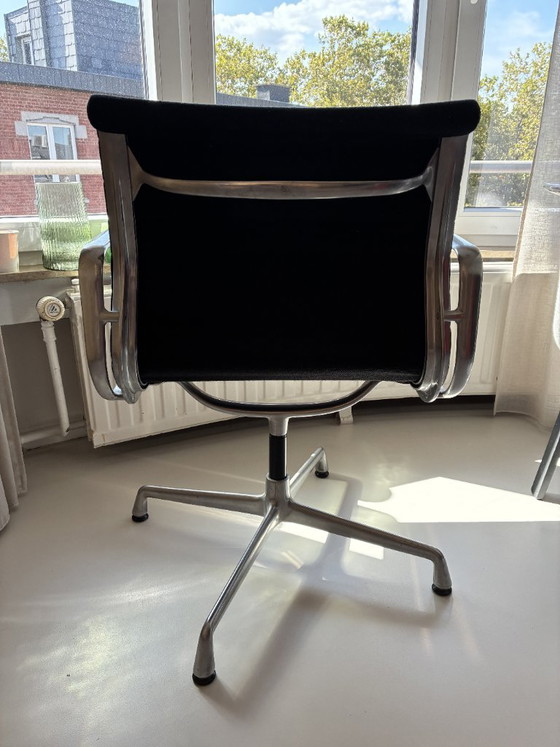 Vitra EA108 Stuhl – Bürostühle, Textile, Aluminium (photo 6 of 9)