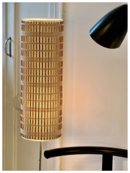 Lámpara de pie de mediados de siglo con pantalla cilíndrica de madera, años 60-70. – vloerlampen, Metal, Wood