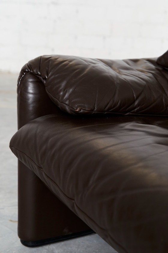 Image 1 of Maralunga-Loungesessel und passender Hocker aus Leder von Vico Magistretti für Cassina, 1980er Jahre, 2er-Set