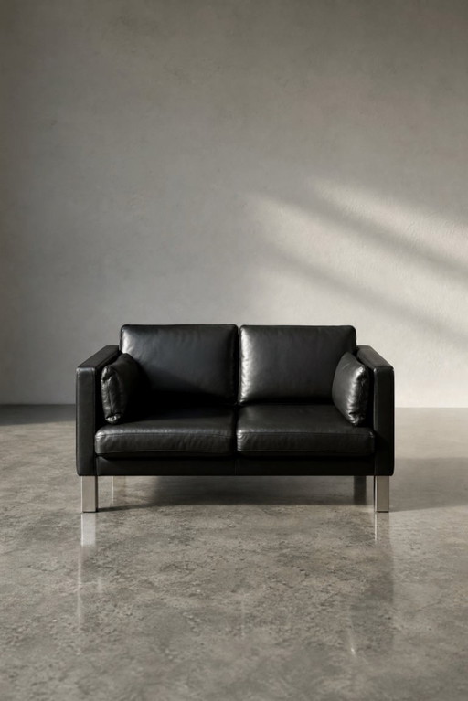 Vintage Deense tweezitsbank van zwart leer uit het midden van de 20e eeuw, Deens modern design, jaren 70 – 2 zitsbanken
