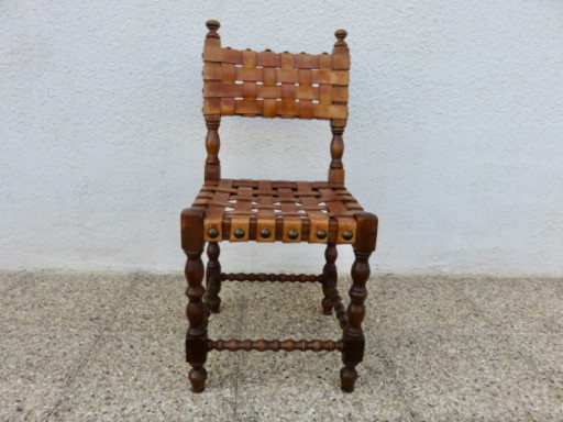 Sedia spagnola in legno massello di quercia e spesse cinghie di cuoio color cognac, anni '30-'40. (photo 2 of 11)