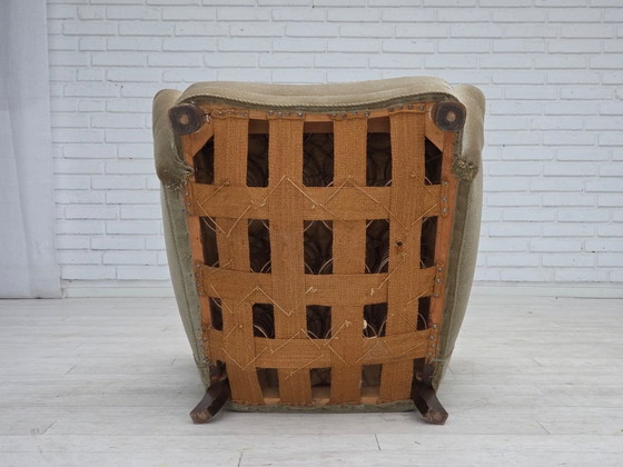 Image 1 of Poltrona danese, anni '60, rivestimento in velluto verde, gambe in legno di quercia.