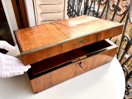 Grote houten doos uit de 19e eeuw