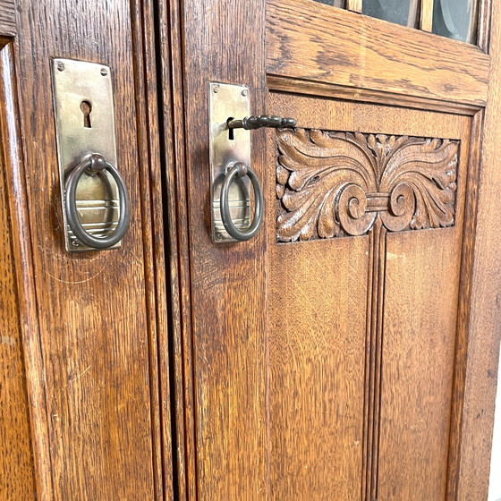 Image 1 of Credenza in rovere per ragazze con vetro tagliato