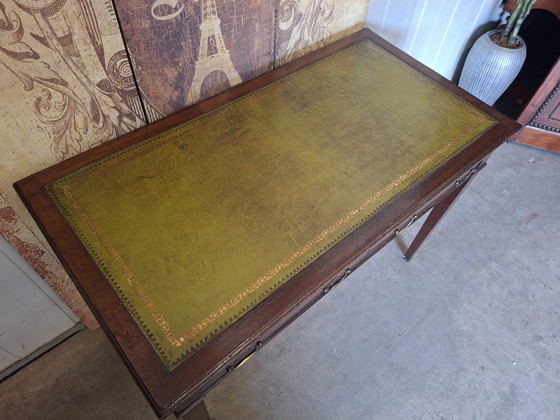 Image 1 of Antieke schrijftafel. bureau, desk met leder inleg afm. 102x54cm en 75cm hoog.