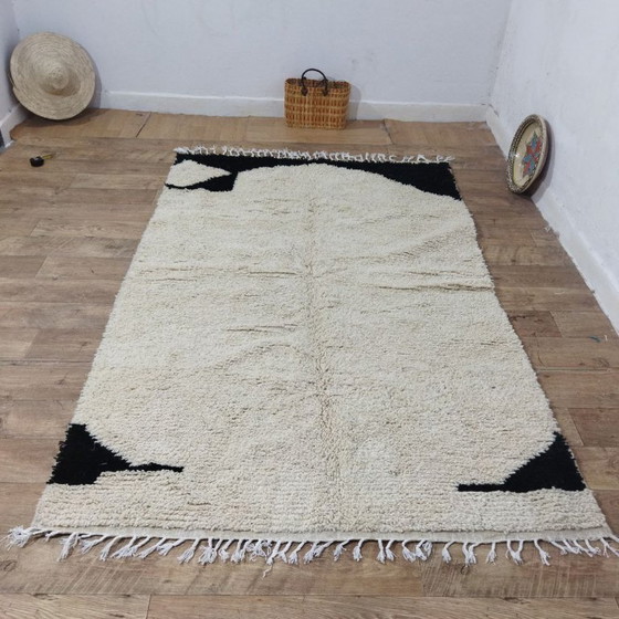 Image 1 of Minimal Moroccan Berber Rug – Timeless Handmade Berber Carpet | 250 × 160 cm