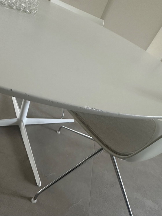 Image 1 of Table de salle à manger ronde blanche Arper Eolo 137 cm
