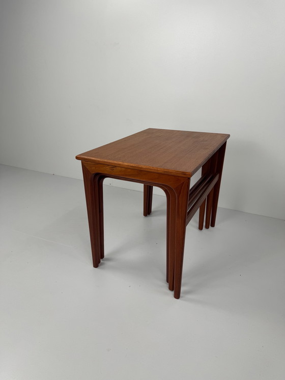 Image 1 of Juego de mesas nido de teca danesa - Elegancia de mediados de siglo
