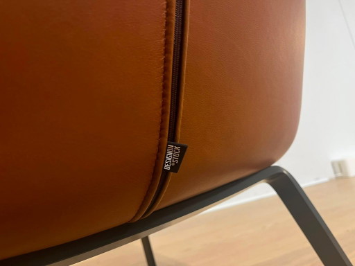 Fauteuil Komio en stock, design ZGAN + GARANTIE – Design on Stock, Leather (photo 2 of 8)