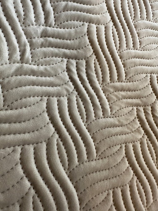  Elegant 50 x 50 cm square cushion in cream fabric