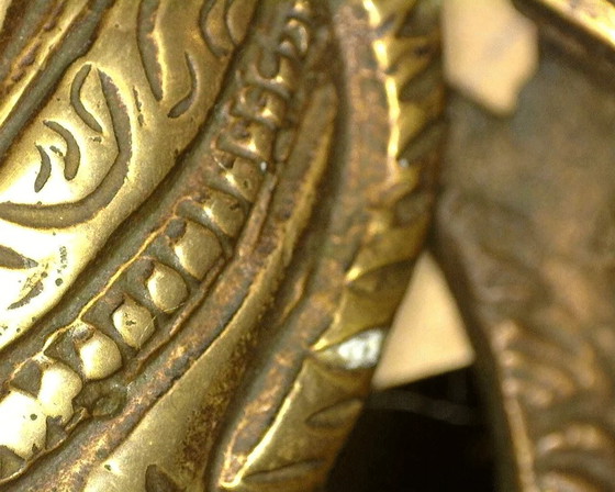 Antigua estatua tibetana de bronce de Manjushri con rastros de dorado lote 170 – Esculturas, Bronze (photo 15 of 15)