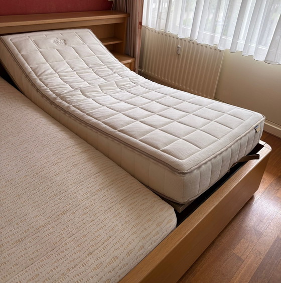 Image 1 of Bed 2 x 90 x 200 met achterwand, 