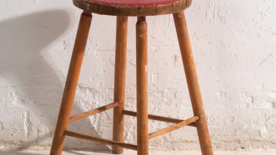 Antique wooden stool with round seat – Central Europe, circa 1950 – Rustic (photo 3 of 34)