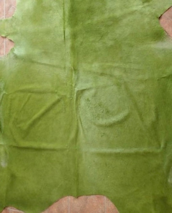 Limettengrüner Kuhfellteppich 278 Cm X 233 Cm – Teppiche & Läufer, Leather (photo 2 of 5)