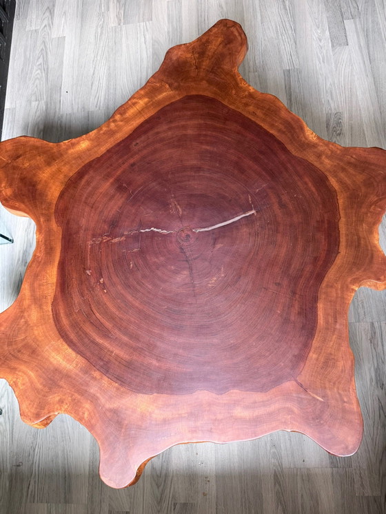 Großer Couchtisch aus massivem Akazienholz, 132 x 118 x 31 cm – Couchtische, Wood (photo 3 of 8)