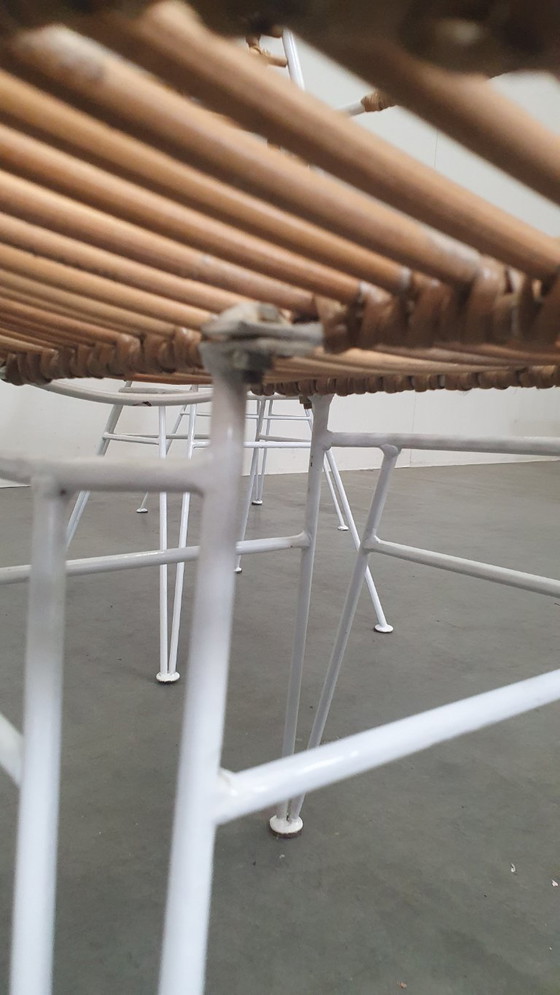 Fauteuil Kave Home Tishana en rotin, accoudoirs en métal blanc – Chaises de salle à manger, Metal, Rattan (photo 8 of 15)