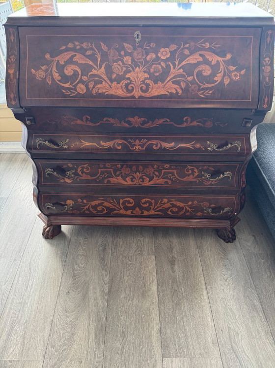 Image 1 of Nederlands schrijfbureau met bloemenmarqueterie
