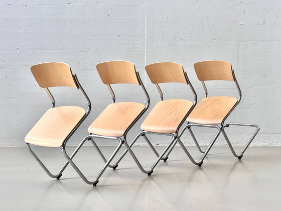 Image 1 of Juego de 4 sillas voladizas Thonet S43 de Mart Stam, fabricadas con tubos de acero cromado y madera contrachapada de haya.