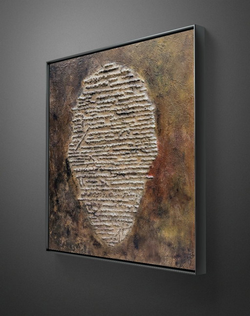 Líneas y Rostros – Objeto Escultórico de Pared con Relieve Crudo (121 × 121 × 4 cm)