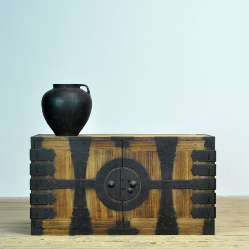 Cassettone Tansu Choba giapponese del periodo Meiji con raccordi in ferro battuto a mano, circa 1880