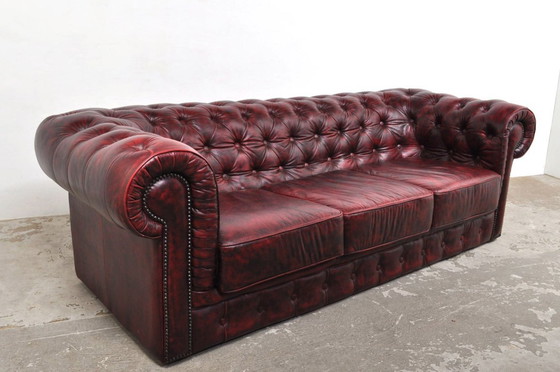 Image 1 of Divano Chesterfield vintage a 3 posti