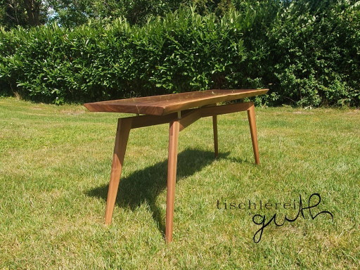 Table basse en noyer avec incrustations de laiton, plateau flottant, bord naturel, veinage exclusif