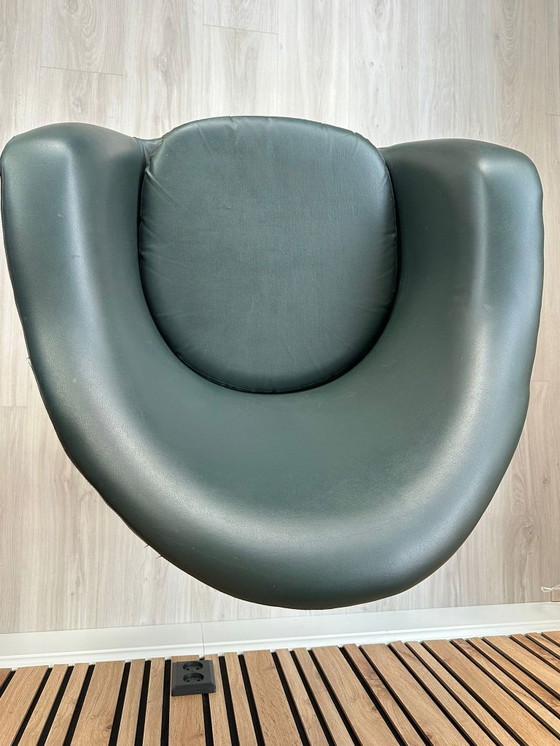 Image 1 of Fauteuil pivotant en vinyle vert foncé style Mid-Century Modern