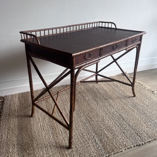 Antiek Hemingway Chinoiserie style Sidetable bureau  in bamboe rotan