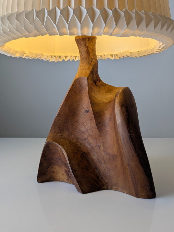 Image 1 of Lampada da tavolo organica moderna in legno d'ulivo intagliato, stile scultoreo, anni '70