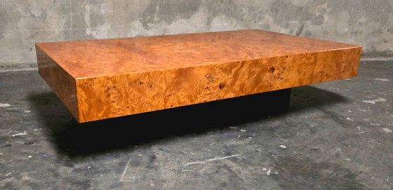 Image 1 of Table basse Jean-Claude Mahey pour Roche Bobois, placage de loupe d’orme, années 70