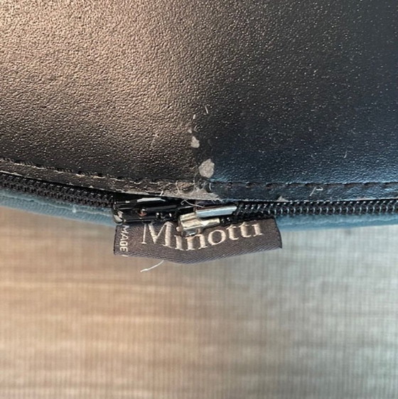 Image 1 of Ensemble complet Minotti 6 pièces comprenant 2 canapés, 1 pouf et 1 table basse.