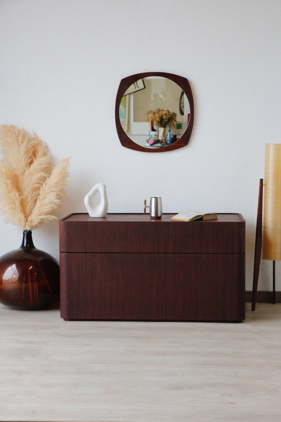 Image 1 of Vintage Italiaanse ladekast van wengéhout – ontwerp uit de jaren 70/80