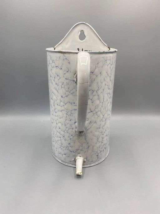 White and Blue Granite Enameled Wall Fountain, 2 Liters – France & Daverkosen, decoratieve objecten