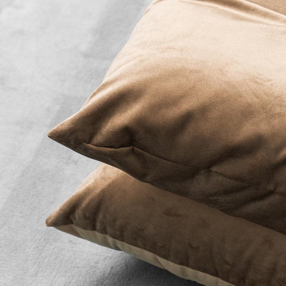 Image 1 of  COPPIA DI POLTRONE LOUNGE VINTAGE IN VELLUTO BEIGE ANNI ’70 MODERNARIATO