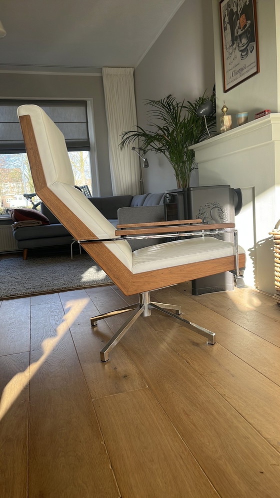 Image 1 of Fauteuil pivotant Lotus de Rob Parry, cuir blanc, teck