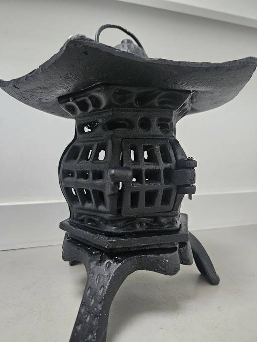 Vintage japanische Pagode aus Gusseisen