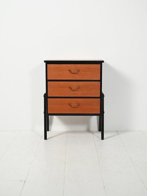 Piccola cassettiera scandinava laccata nera degli anni '50