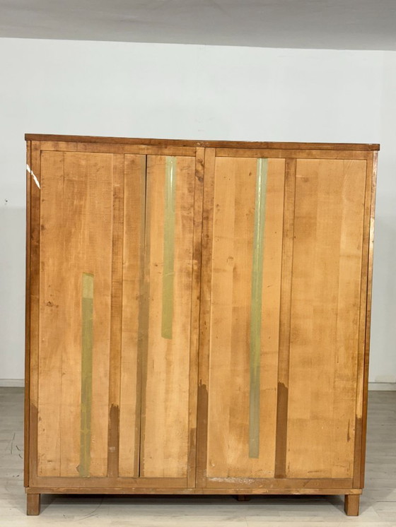 Image 1 of Armoire style années 50 / Meuble en bois / Placard à linge / Armoire de chambre vintage