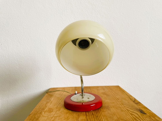 Image 1 of Kleine Mid-Century Modern Tischlampe mit cremefarbenem Opaine Lampenschirm, 1940er Jahre