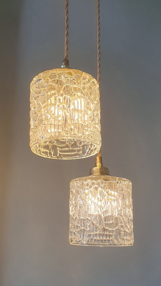 Image 1 of Ensemble de deux suspensions vintage en verre épais texturé. Style milieu du siècle.