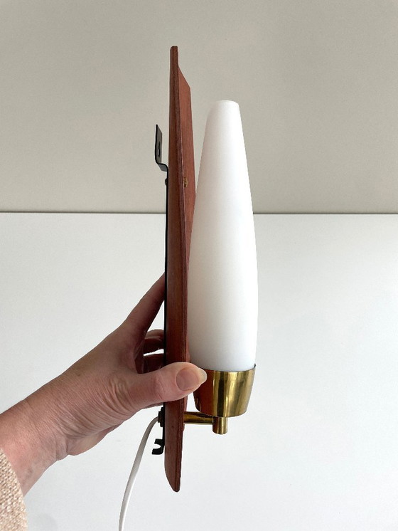 Image 1 of Applique murale moderne du milieu du siècle, design scandinave vintage en teck