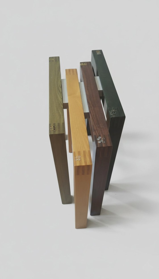 Image 1 of Saporiti biedt glazen tafels aan.