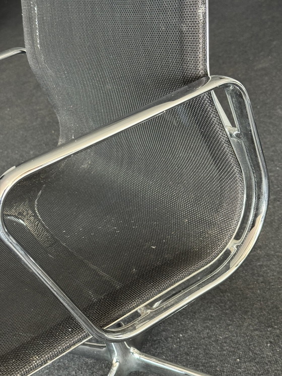 Image 1 of Fauteuil de bureau pivotant Vitra Eames Netwave ea108 ea 108