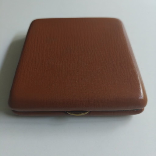 Elegante pitillera vintage marrón en polipiel y metal dorado | Estilo mediados de siglo