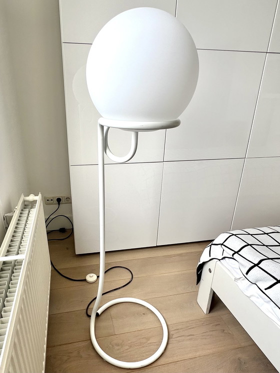 Image 1 of Vloerlamp Globe van Aldo van den Nieuwelaar