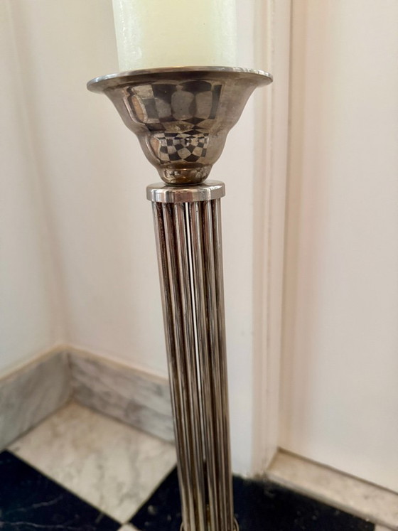 Een paar grote zilveren kandelaars in kolomvorm - 45 cm – Kandelaars en kaarsen, Metal, Silver (photo 4 of 5)