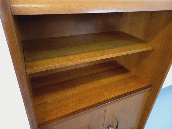 Image 1 of Meuble bibliothèque de rangement vintage René Gabriel style scandinave en bois de chêne des années 50